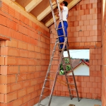 Как выбрать лестницу для строительства дома